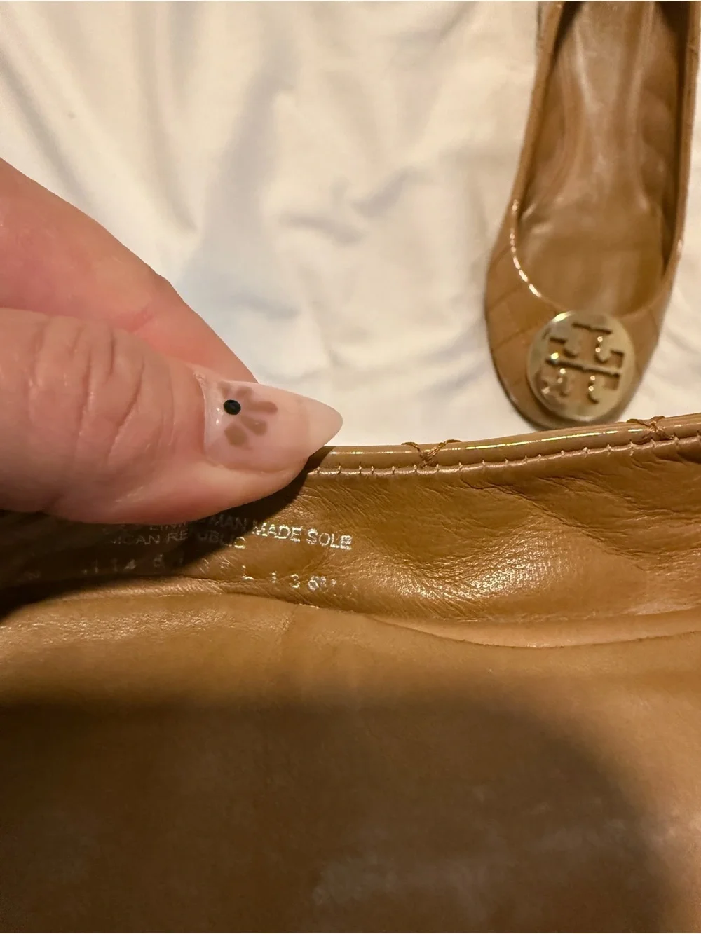 Tory Burch Quilted Patent Leather Ballet Flats Shoes Tan size 8